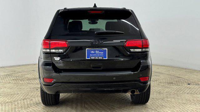 Photo of 2020 Diamond Black Crystal Pearlcoat Jeep Grand Cherokee