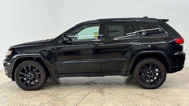 Photo of 2020 Diamond Black Crystal Pearlcoat Jeep Grand Cherokee