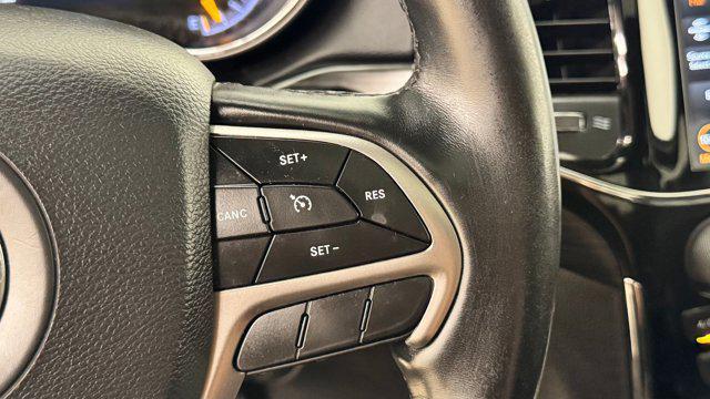 Photo of 2020 Diamond Black Crystal Pearlcoat Jeep Grand Cherokee