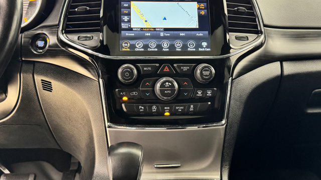 Photo of 2020 Diamond Black Crystal Pearlcoat Jeep Grand Cherokee
