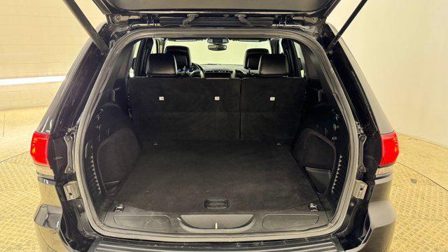 Photo of 2020 Diamond Black Crystal Pearlcoat Jeep Grand Cherokee