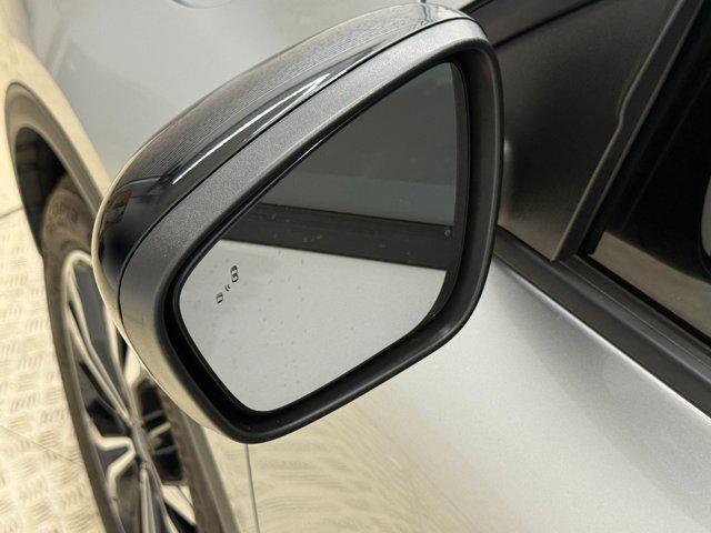Photo of 2022 Iconic Silver Metallic Ford Escape