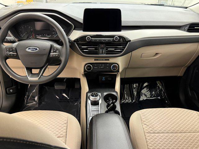 Photo of 2022 Iconic Silver Metallic Ford Escape