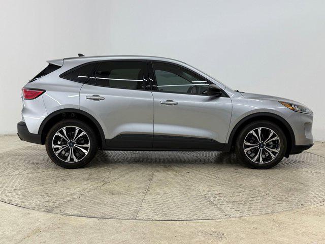 Photo of 2022 Iconic Silver Metallic Ford Escape