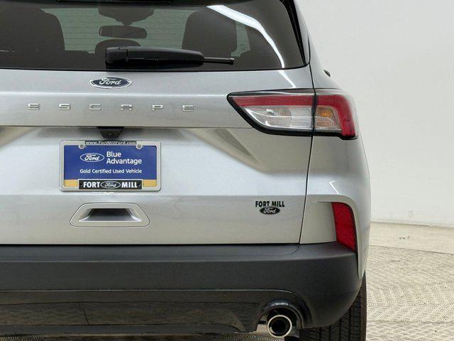 Photo of 2022 Iconic Silver Metallic Ford Escape