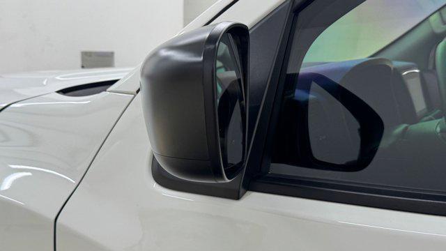Photo of 2023 Glacier White Nissan Frontier