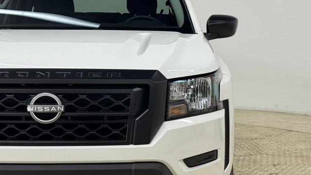 Photo of 2023 Glacier White Nissan Frontier