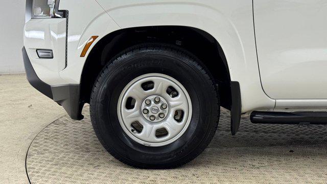 Photo of 2023 Glacier White Nissan Frontier