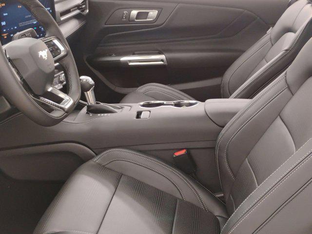 Photo of 2025 Oxford White Ford Mustang