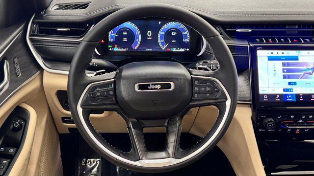 Photo of 2025 Bright White Clearcoat Jeep Grand Cherokee L