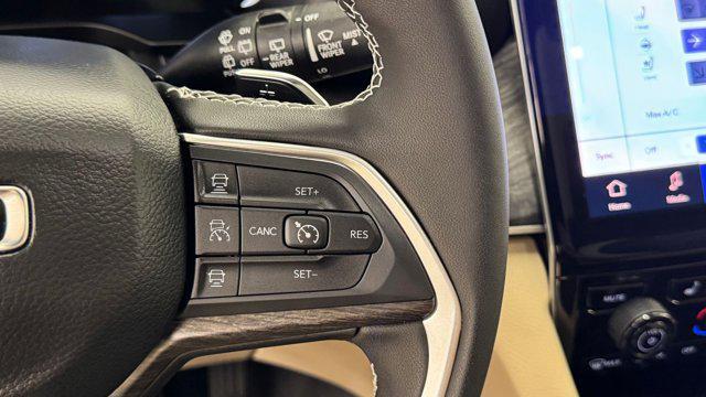 Photo of 2025 Bright White Clearcoat Jeep Grand Cherokee L