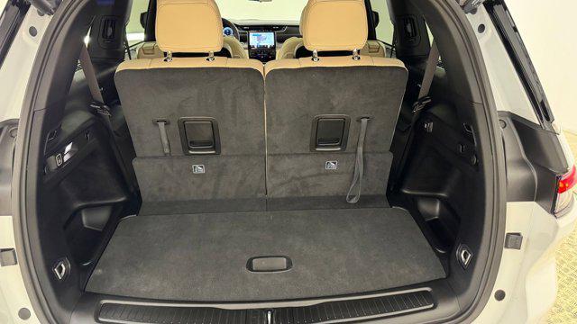 Photo of 2025 Bright White Clearcoat Jeep Grand Cherokee L
