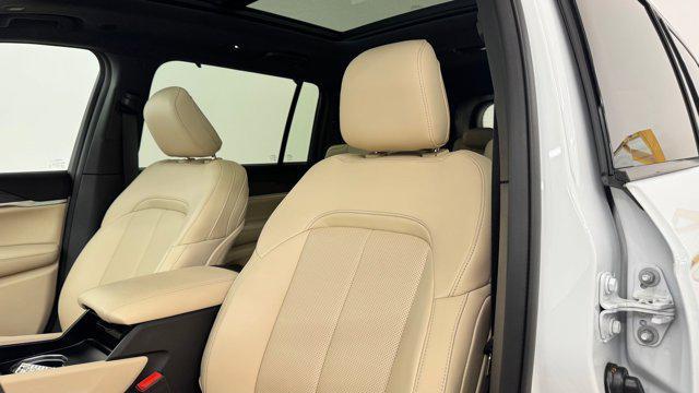Photo of 2025 Bright White Clearcoat Jeep Grand Cherokee L