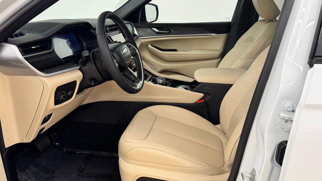 Photo of 2025 Bright White Clearcoat Jeep Grand Cherokee L