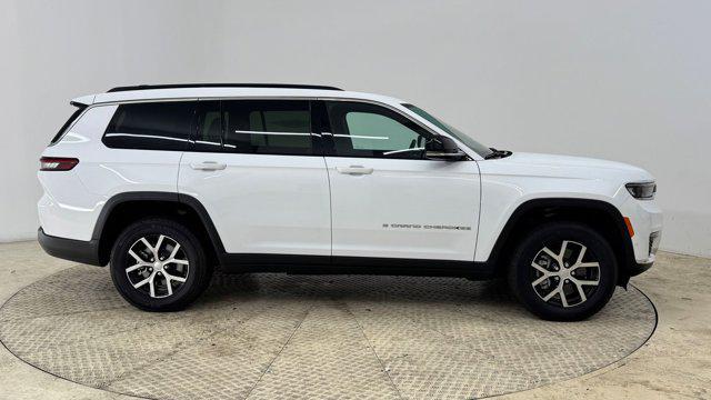 Photo of 2025 Bright White Clearcoat Jeep Grand Cherokee L