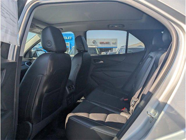 Photo of 2021 Silver Ice Metallic Chevrolet Equinox