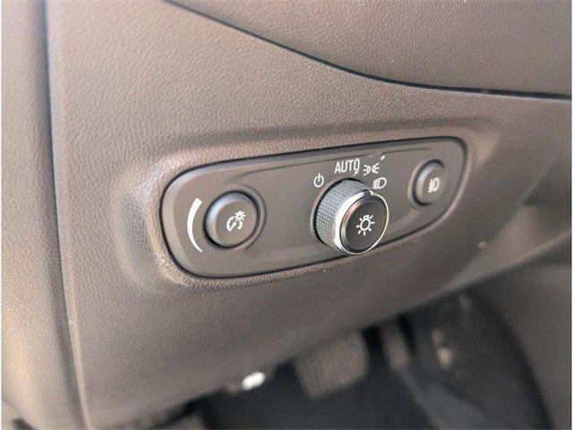 Photo of 2021 Silver Ice Metallic Chevrolet Equinox