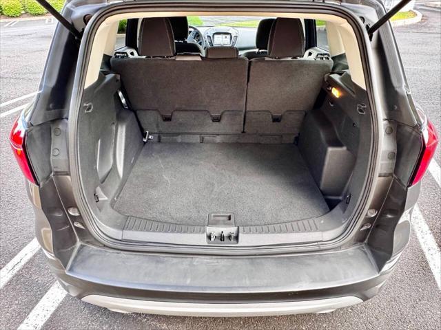 Photo of 2019 Magnetic Metallic Ford Escape