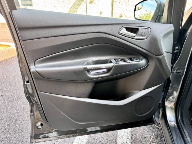 Photo of 2019 Magnetic Metallic Ford Escape