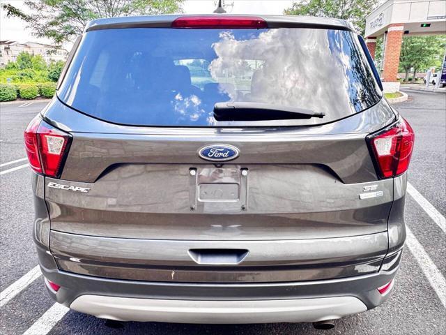 Photo of 2019 Magnetic Metallic Ford Escape