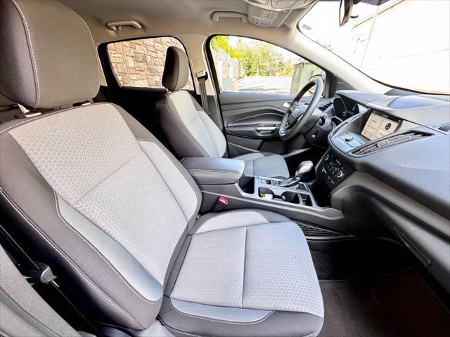 Photo of 2019 Magnetic Metallic Ford Escape