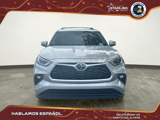 Photo of 2023 Celestial Silver Metallic Toyota Highlander
