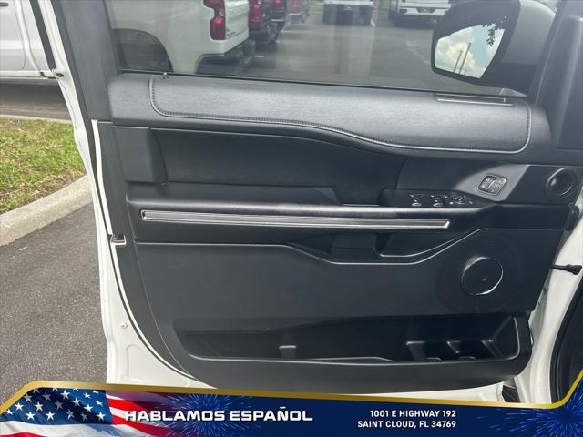 Photo of 2021 STAR WHITE MET TRI-COAT Ford Expedition