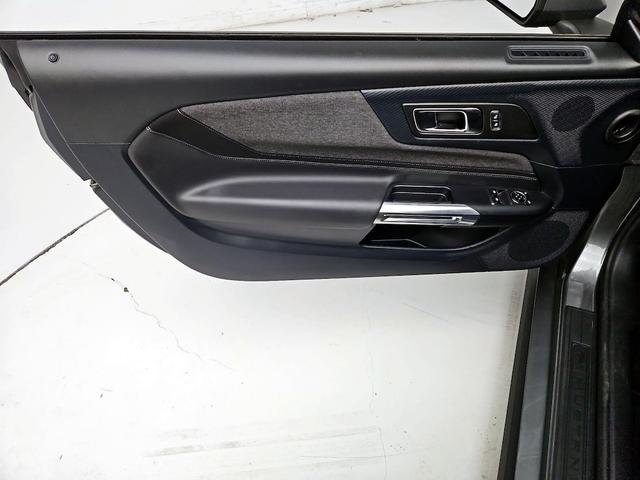 Photo of 2025 Gray Ford Mustang