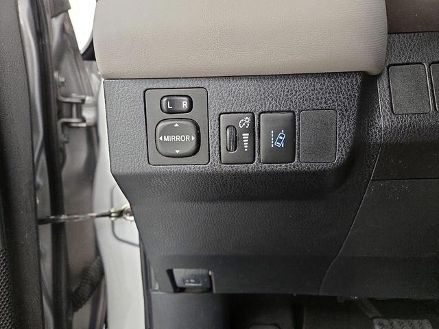 Photo of 2017 Silver Toyota RAV4 Hybrid