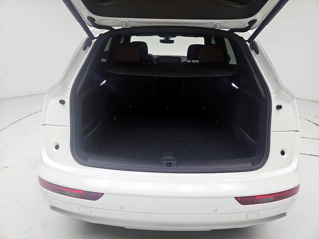 Photo of 2019 White Audi Q5