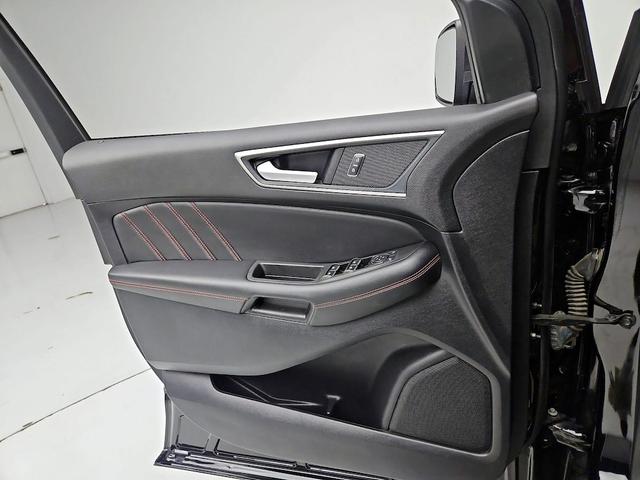 Photo of 2021 Black Ford Edge
