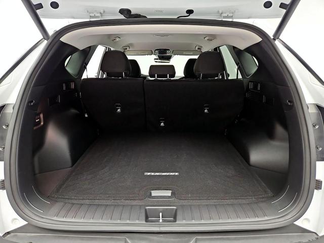 Photo of 2023 White Hyundai TUCSON Hybrid