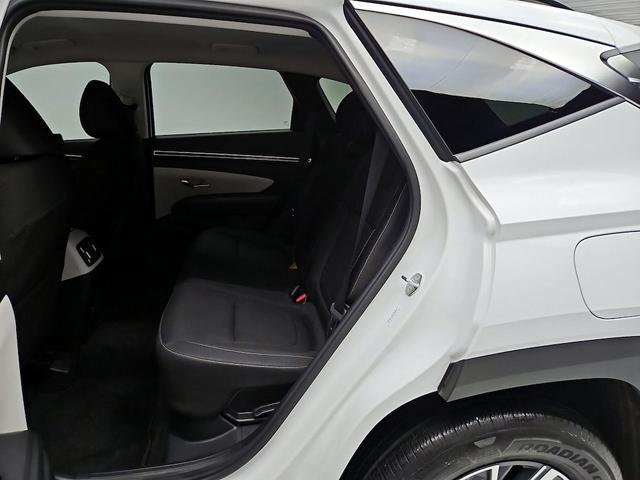 Photo of 2023 White Hyundai TUCSON Hybrid