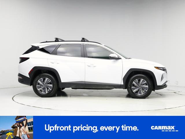 Photo of 2023 White Hyundai TUCSON Hybrid