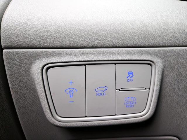 Photo of 2023 White Hyundai TUCSON Hybrid