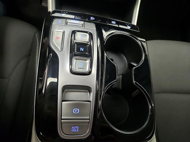 Photo of 2023 White Hyundai TUCSON Hybrid