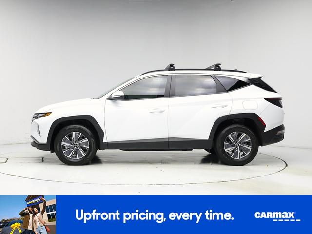 Photo of 2023 White Hyundai TUCSON Hybrid