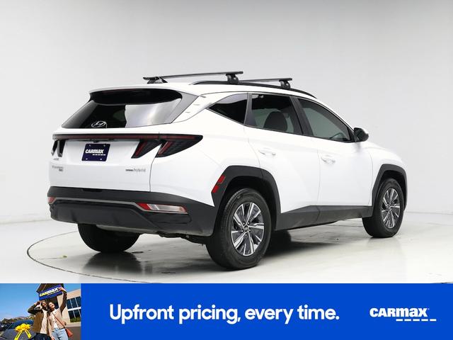 Photo of 2023 White Hyundai TUCSON Hybrid