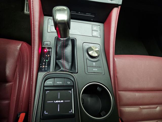 Photo of 2017 White Lexus RC 350