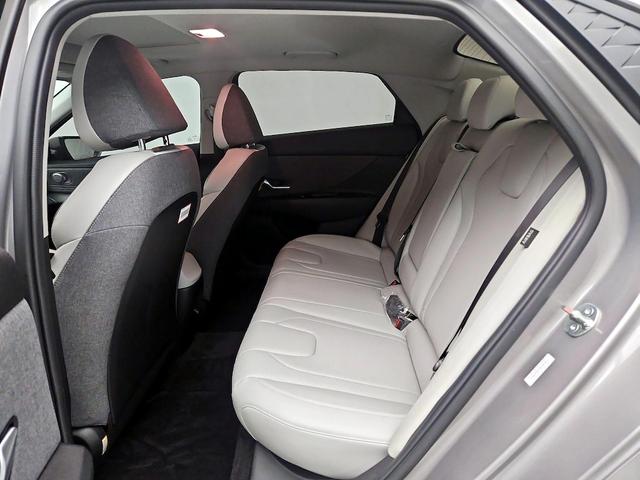 Photo of 2024 Silver Hyundai ELANTRA