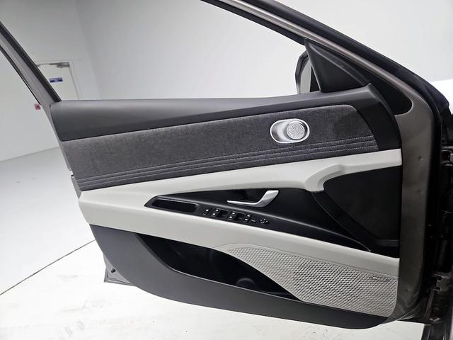 Photo of 2024 Silver Hyundai ELANTRA