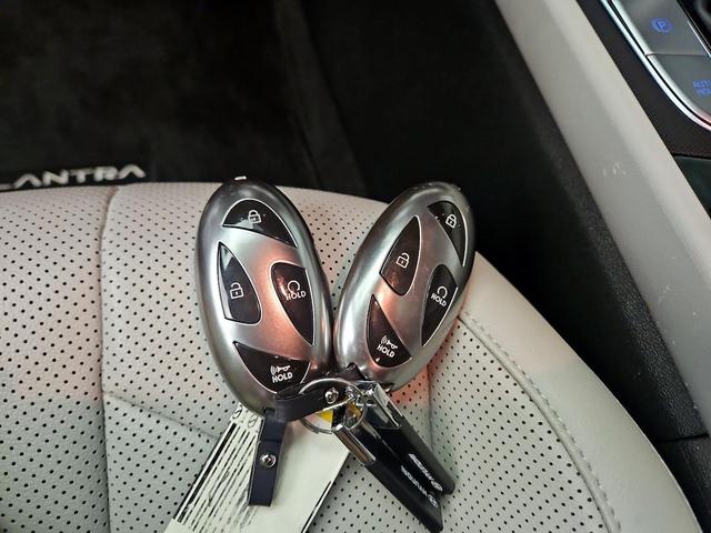 Photo of 2024 Silver Hyundai ELANTRA