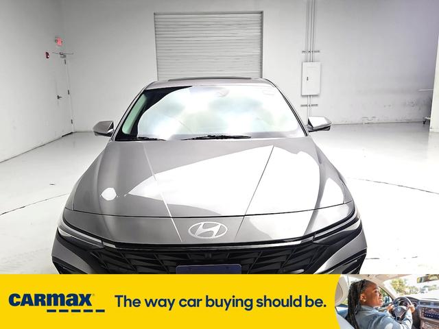 Photo of 2024 Silver Hyundai ELANTRA