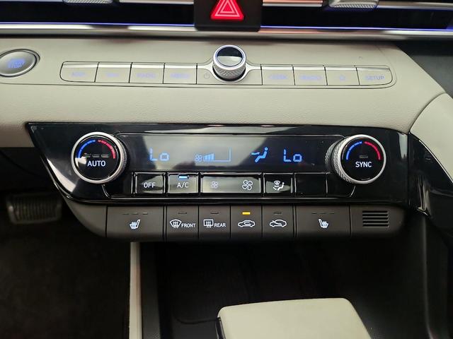 Photo of 2024 Silver Hyundai ELANTRA