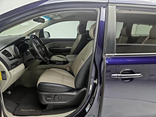 Photo of 2019 Blue Kia Sedona