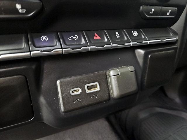 Photo of 2019 White Chevrolet Silverado 1500