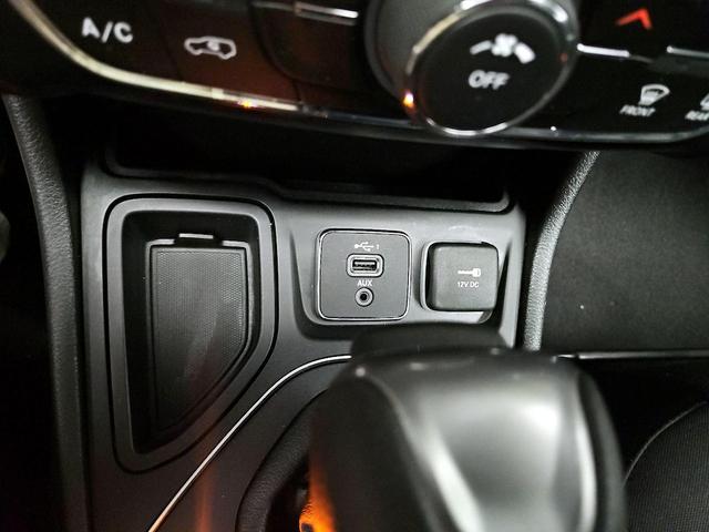 Photo of 2020 White Jeep Cherokee