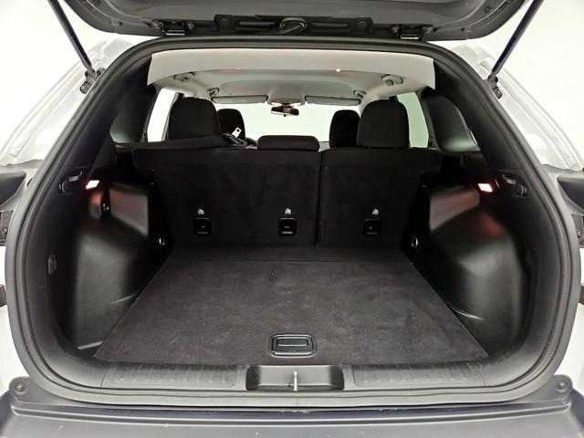 Photo of 2020 White Jeep Cherokee