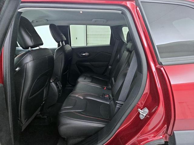 Photo of 2020 Burgundy Jeep Cherokee