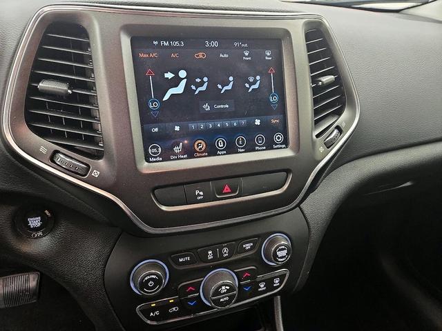 Photo of 2020 Burgundy Jeep Cherokee